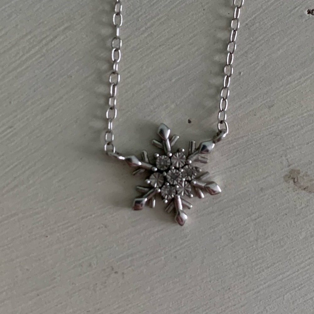 .925 sterling silver snowflake necklace